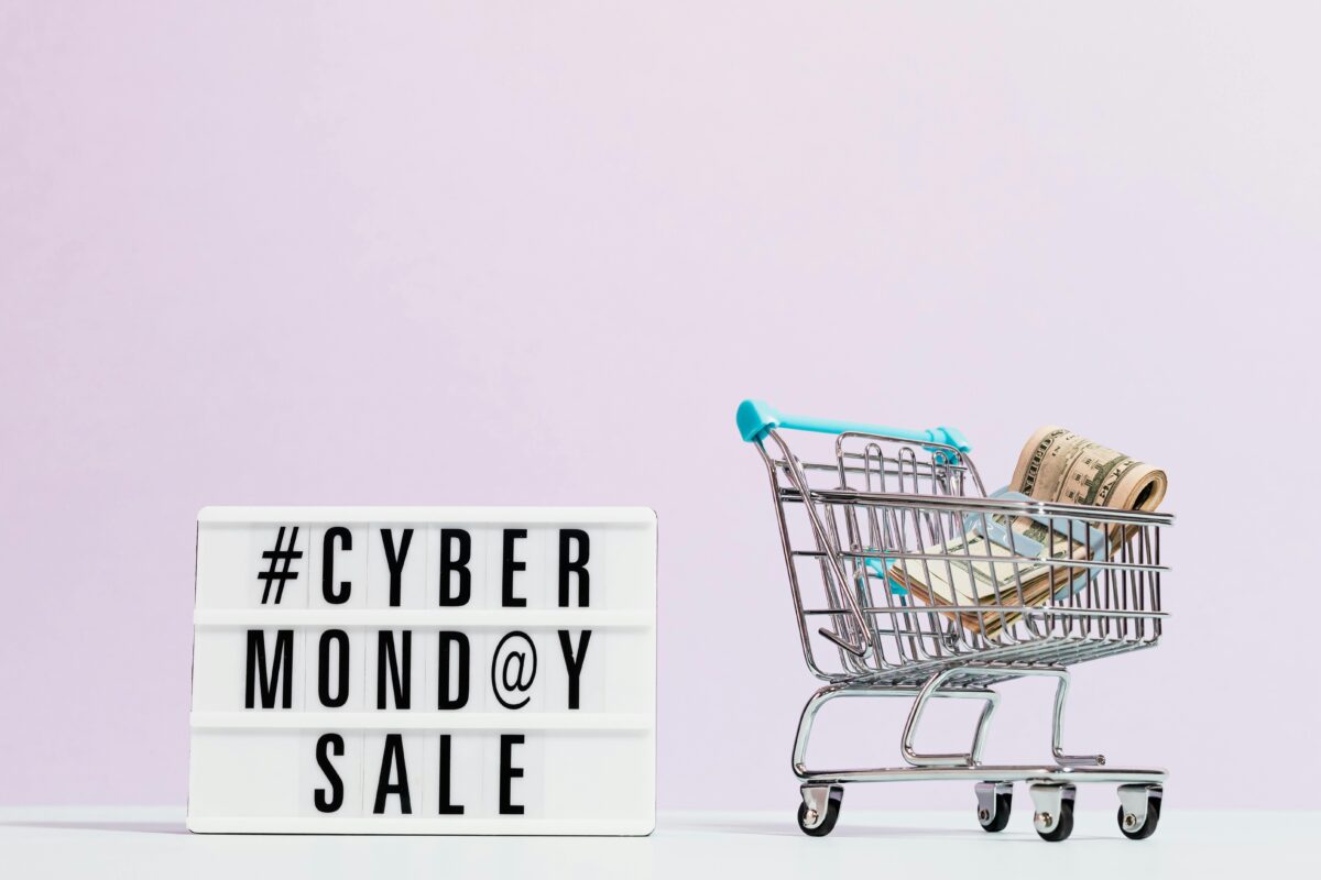 7 expert tips for crafting irresistible Cyber Monday emails