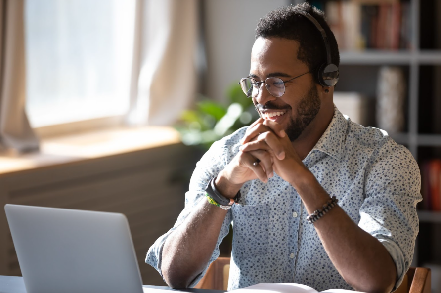 man-sitting-at-desk-with-laptop